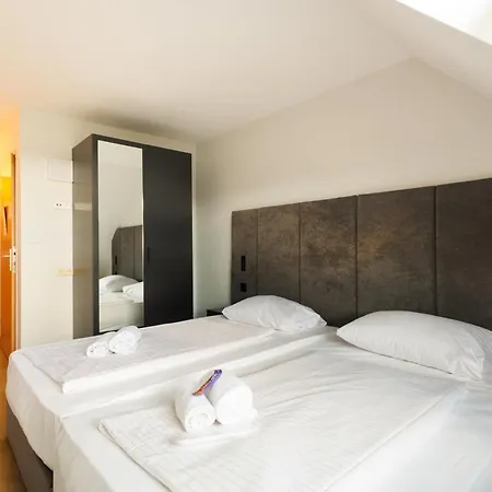Lenas Donau Hotel-3