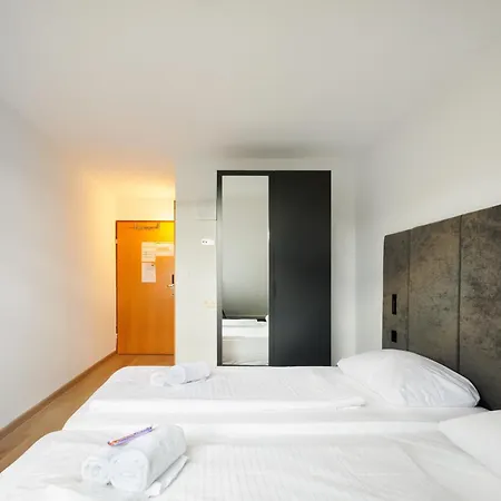 Lenas Donau Hotel-2